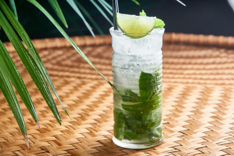 Mojito: Od gusarskog leka do svetskog koktelskog klasika